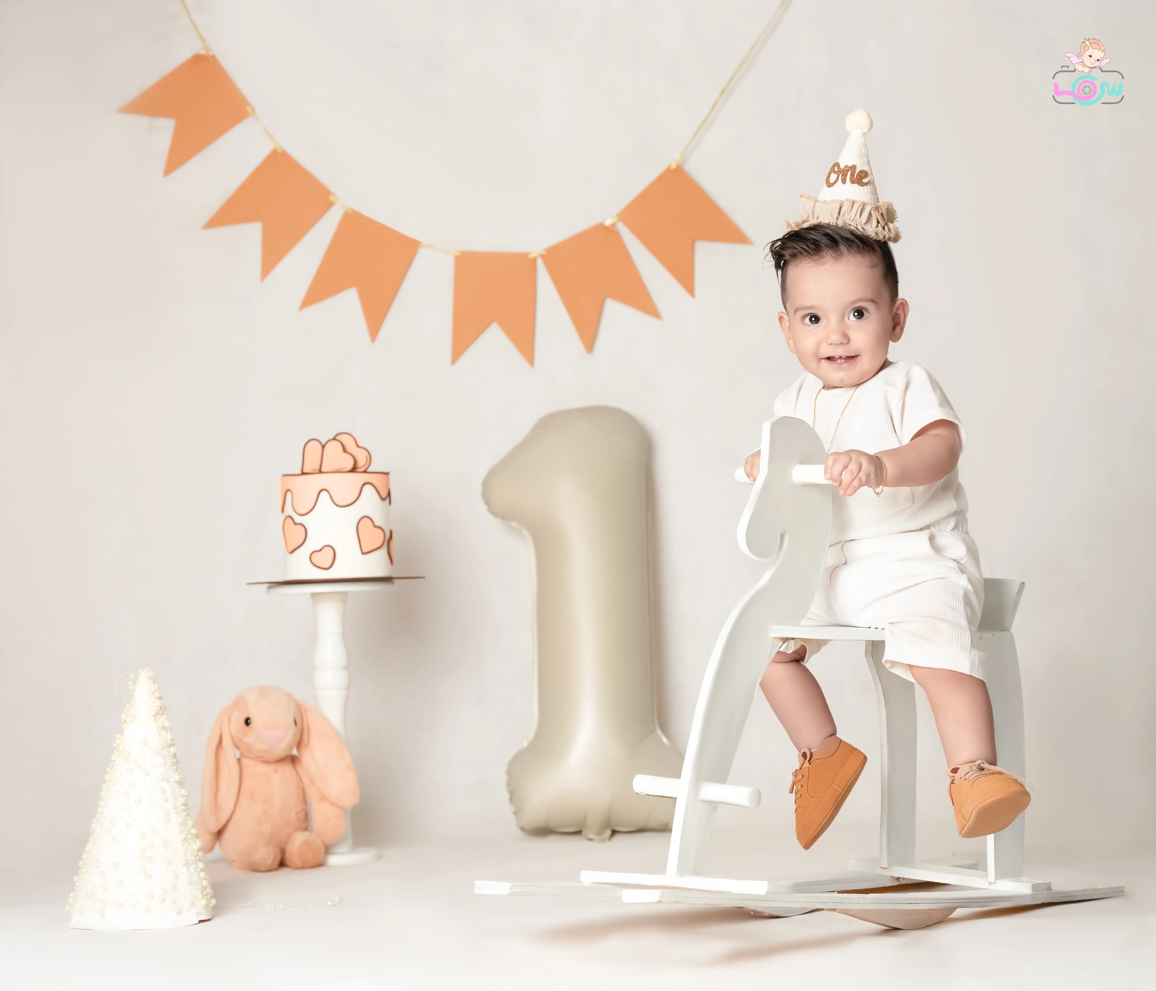 عکاسی تولد با تم مینیمال